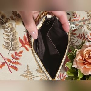 COACH CLUTCH IN EXCELLENT USED CONDITION, NO CALLOUTS!❤️